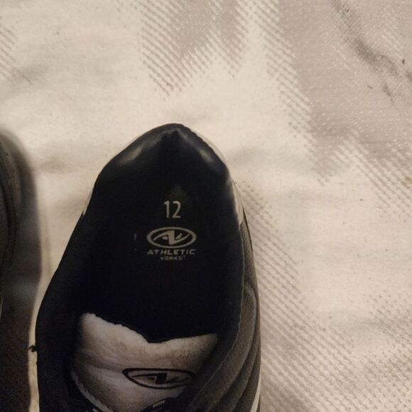 Boys Soccer Cleats Like New Size 12 Clean Sturdy Athleta - Picture 4 of 7